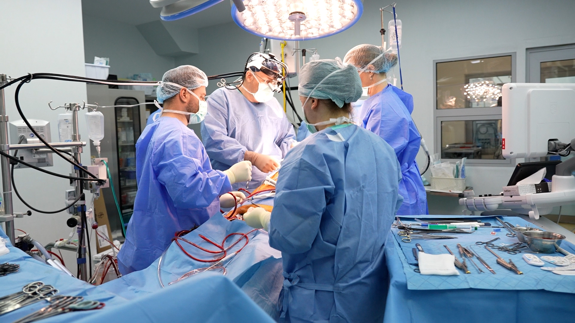 CHIRURGIE-CARDIACA-DR-COSTACHE.00_05_45_24.Still007