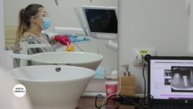 CUM TRATĂM SCRÂȘNIREA DINȚILOR