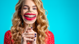 blonde-holds-a-magnifying-glass-in-front-of-her-te-2023-11-27-05-18-26-utc