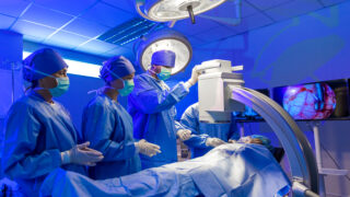 team-of-surgeons-is-fighting-for-life-the-doctor-2025-03-14-22-11-10-utc